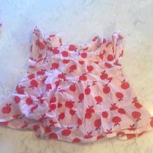 Girls flutter sleeve apple top - NWOT
